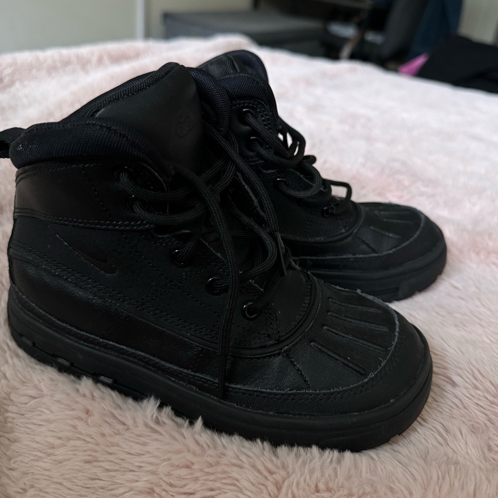 Nike acg black boots 13c